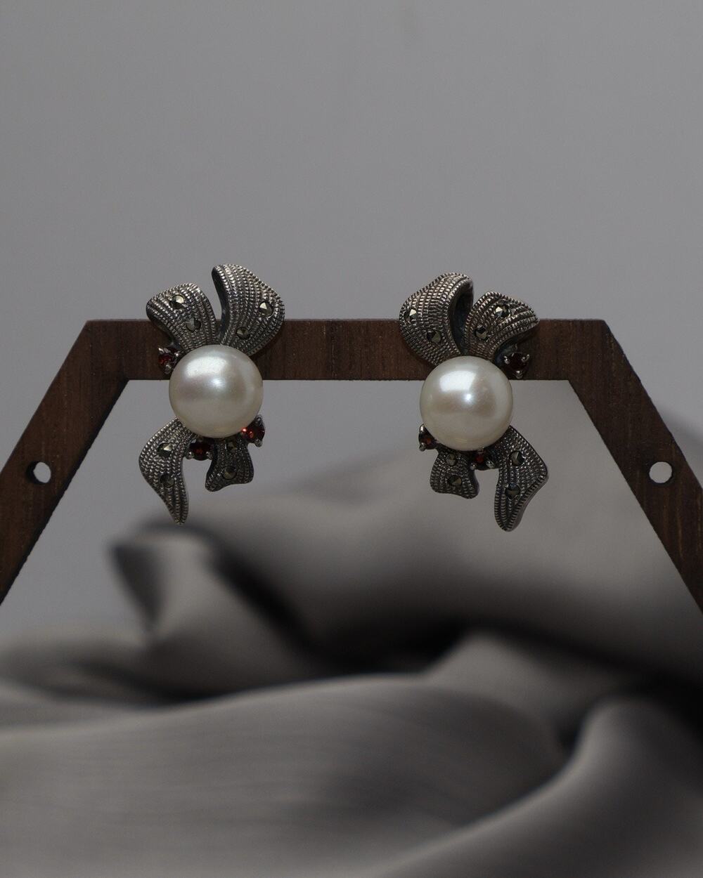 Vintage Sterling Silver Pearl & Garnet Stud Earrings 8.2G / 1in